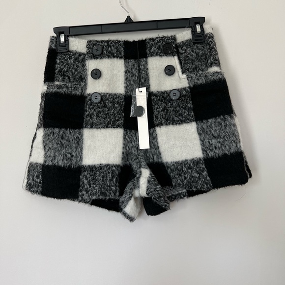NWT Mustard Seed Flavia high rise pocketed plaid fuzzy shorts - Picture 2 of 3